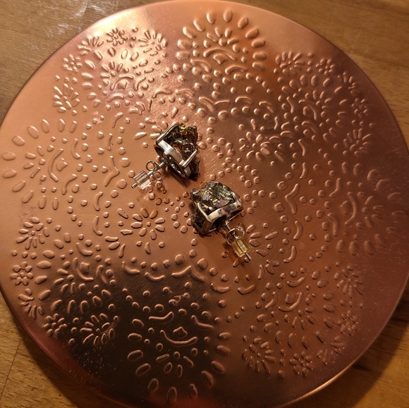 Bismuth and silver stud earrings iridescent - Picture 1 of 7